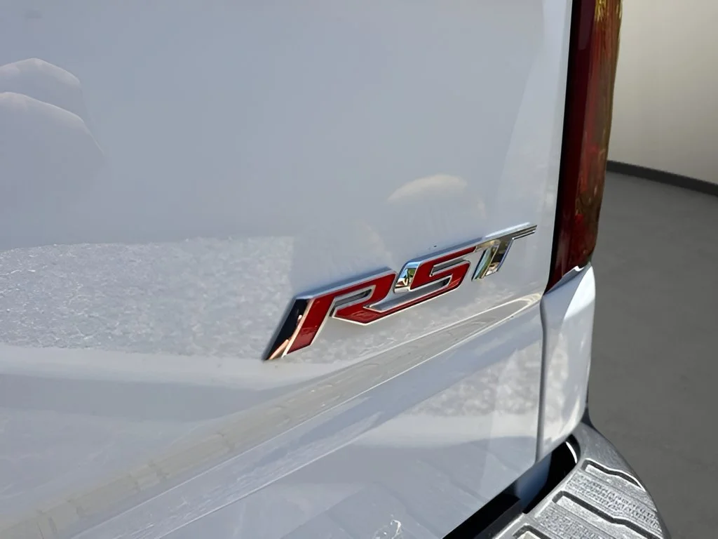 New 2026 Summit White Chevrolet RST image 31