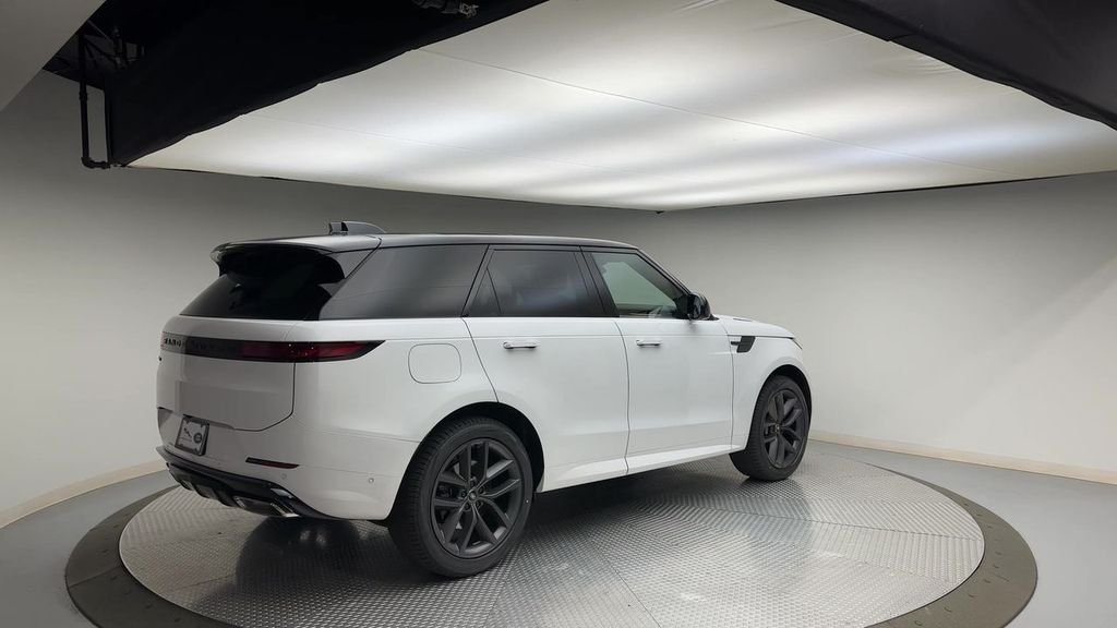 Used 2024 Fuji White Land Rover Dynamic SE image 8