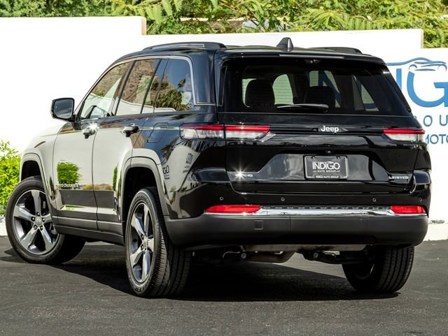 Used 2022 Diamond Black Crystal Pearlcoat Jeep Limited image 10