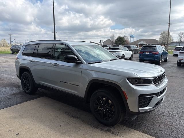 New 2026 Silver Zynith Exterior Paint Jeep Altitude image 8