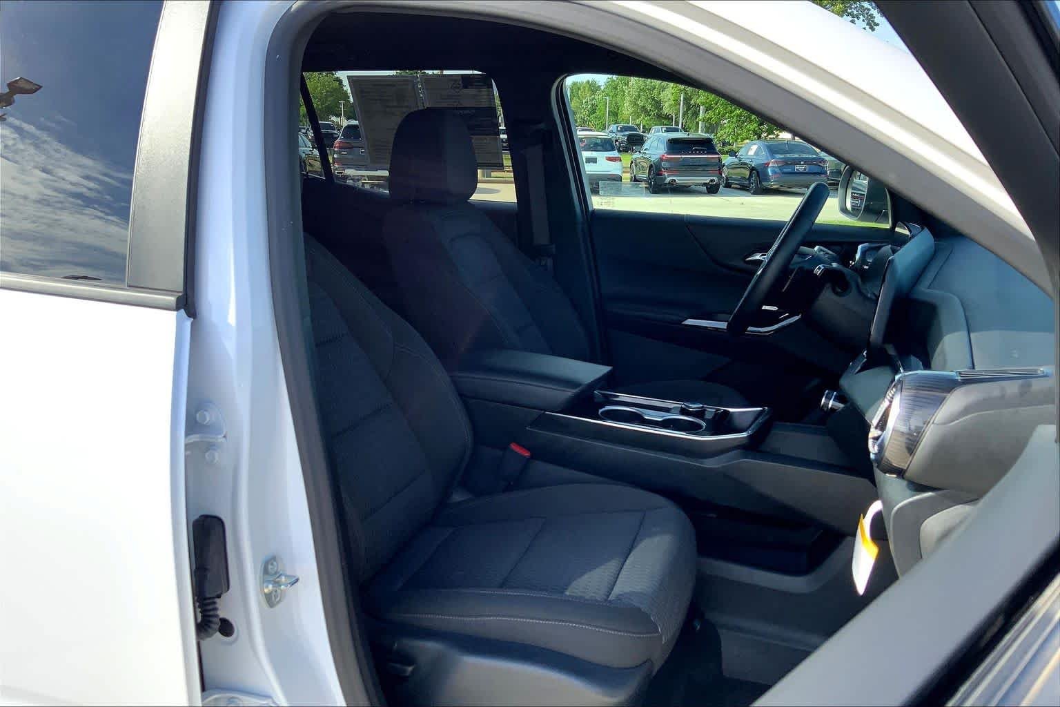 Used 2026 Summit White Chevrolet FWD LT image 8
