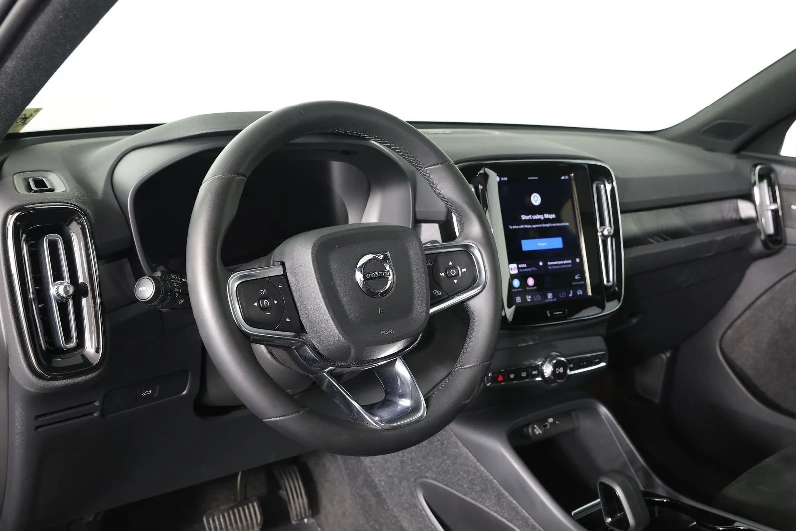 Used 2023 Silver Volvo Ultimate image 14