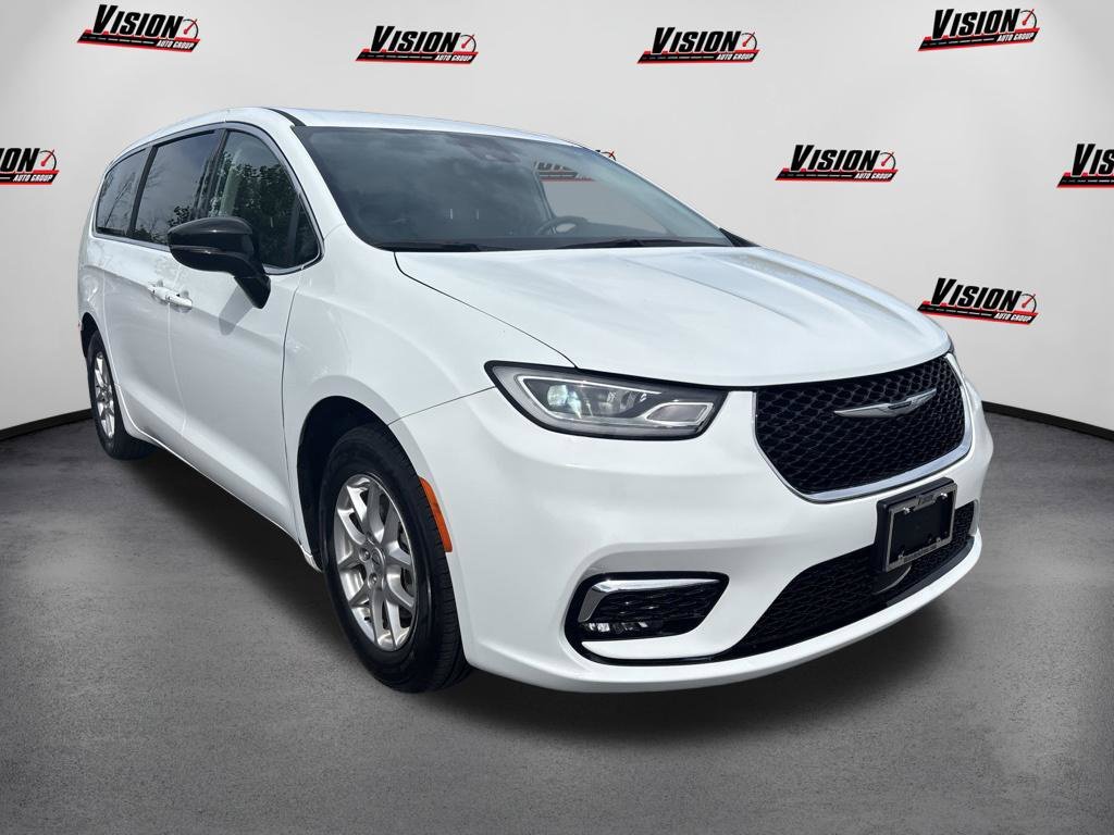 Used 2024 White Chrysler Touring L image 3