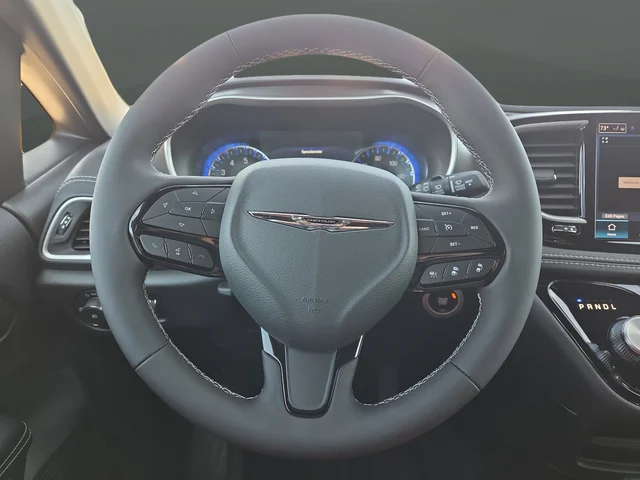 New 2026 Red Hot Pearl-Coat Exterior Paint Chrysler Select image 15