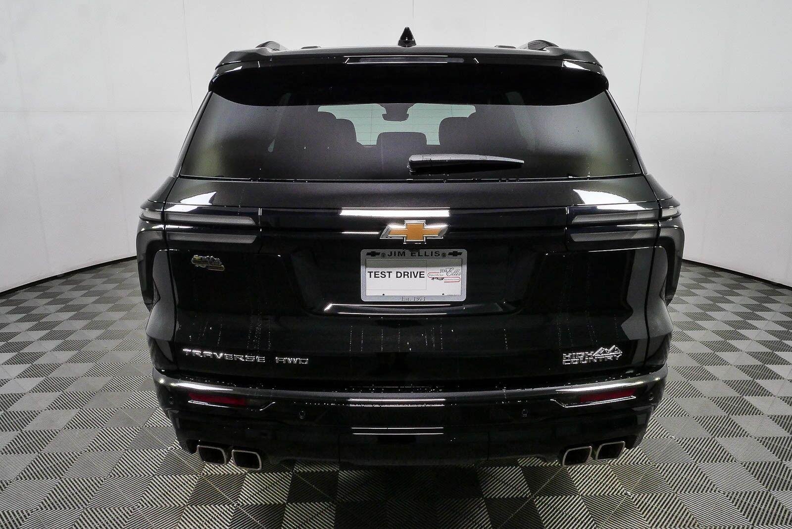 New 2026 Mosaic Black Metallic Chevrolet High Country image 31