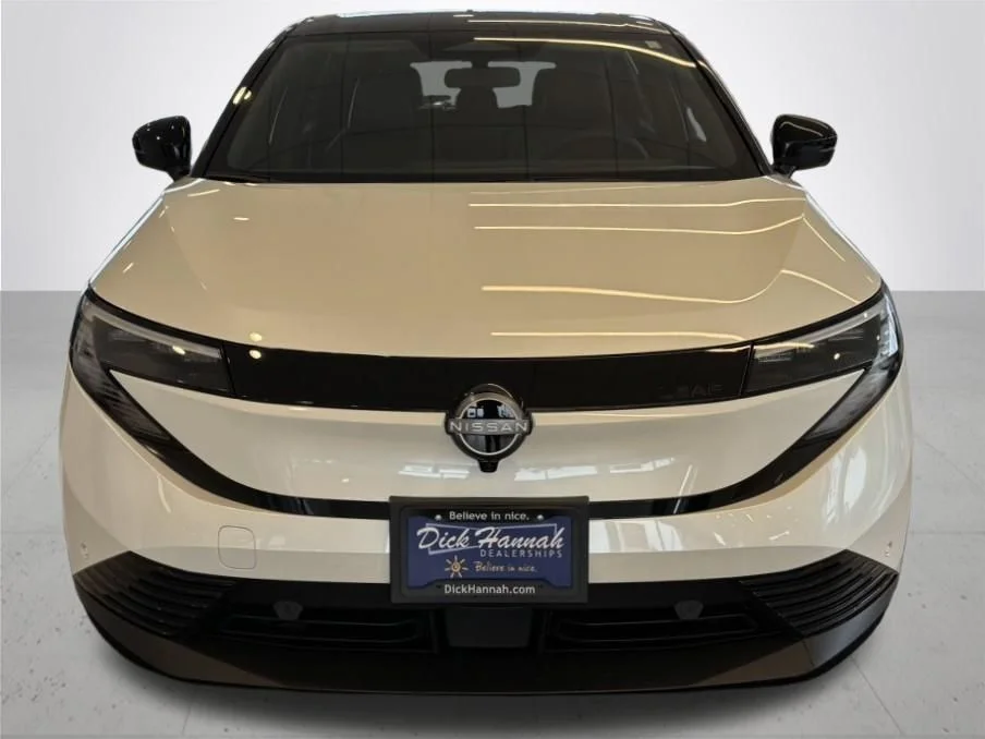 New 2026 Everest White Pearl TriCoat / Super Black Two-tone Nissan SV+ image 3