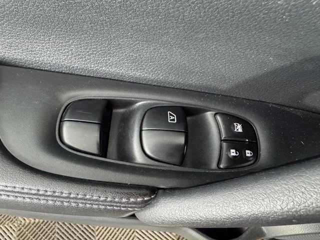 Used 2020 Blue Nissan SL image 34