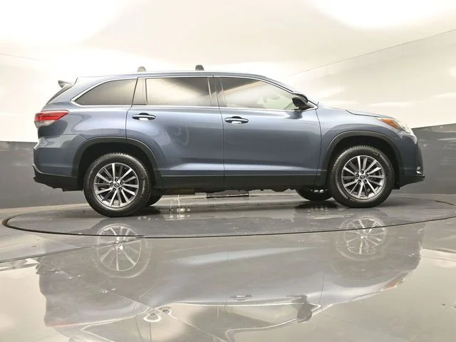 Used 2019 Blue Toyota XLE image 38