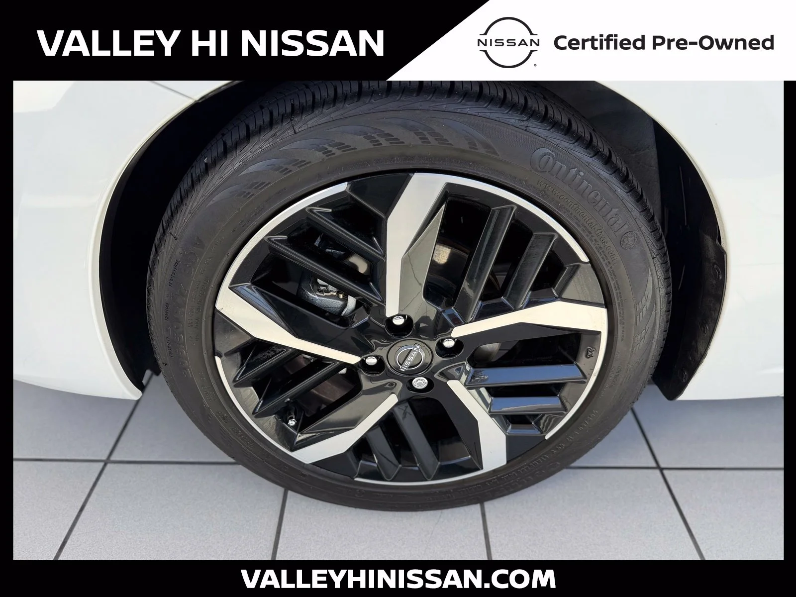 2025 Nissan Versa Sedan SR - Photo 13