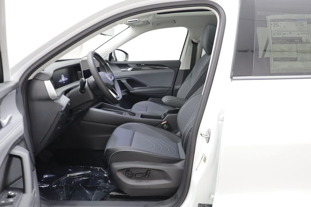 New 2026 Pure White Volkswagen 2.0T SE image 6