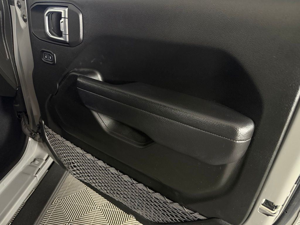 Used 2022 Gray Jeep Mojave image 32