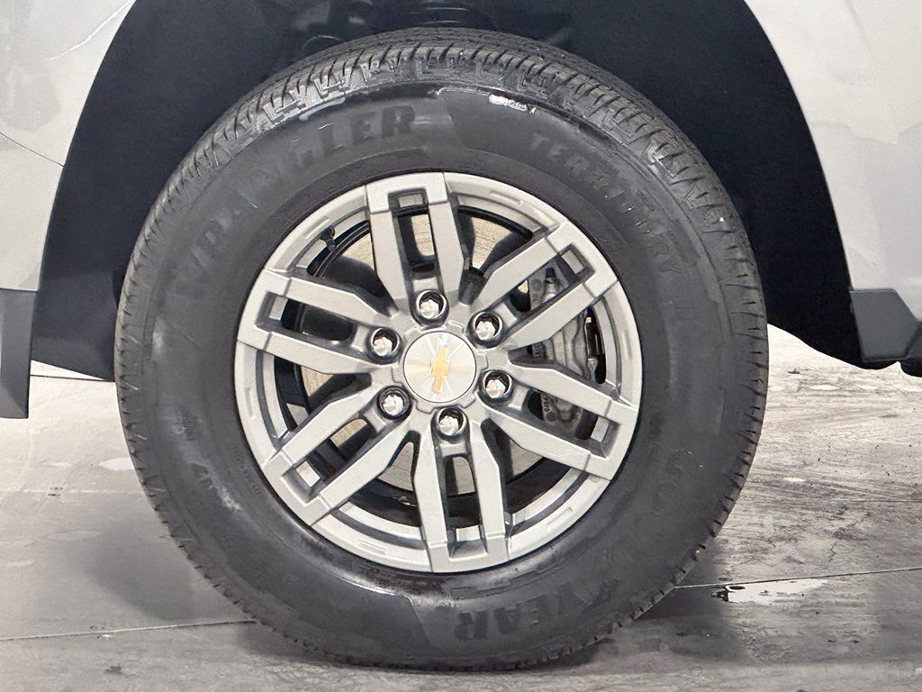 Used 2025 Gray Chevrolet LT image 17
