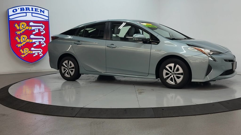 Used 2017 Pearl Toyota Four image 3