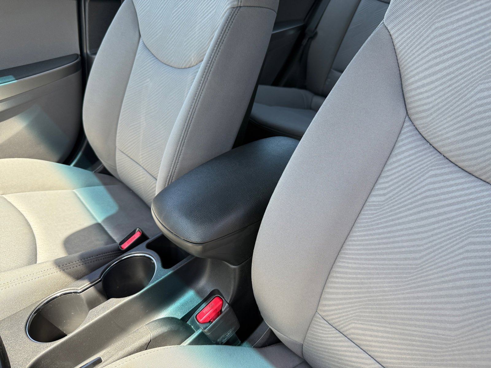 Used 2012 Shimmering Silver Metallic Hyundai GLS image 14