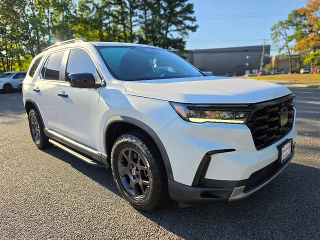 Certified Used 2024 Platinum White Pearl Honda TrailSport image 9