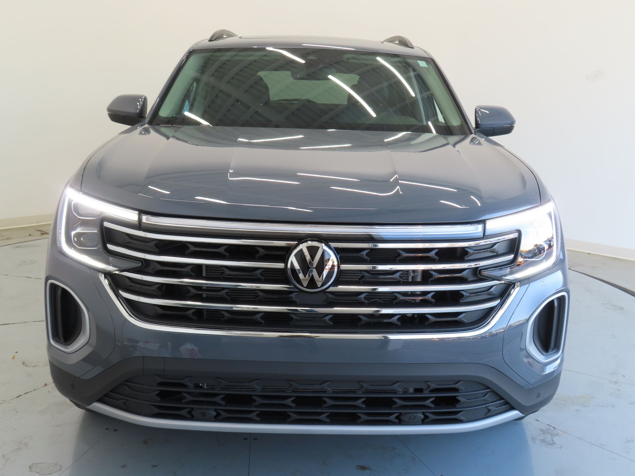 Used 2026 Gray Volkswagen 2.0T SE w/Technology image 9