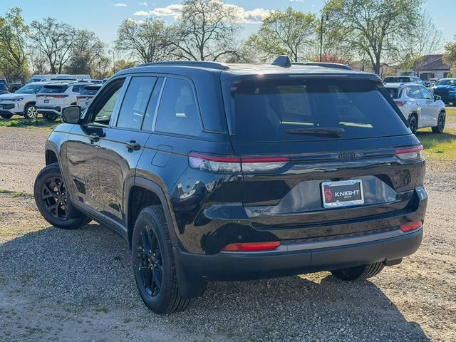 New 2026 Diamond Black Crystal Pearl-Coat Exterior Paint Jeep Altitude image 9