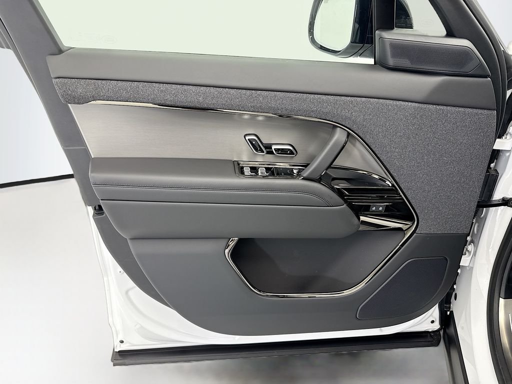 New 2026 Ostuni Pearl White Land Rover SE image 24