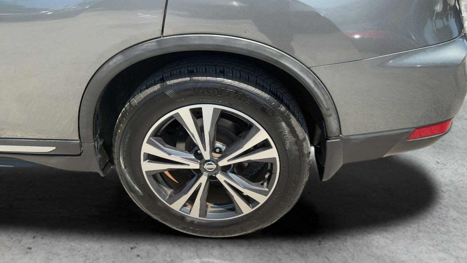 Used 2017 Gray Nissan SL image 21