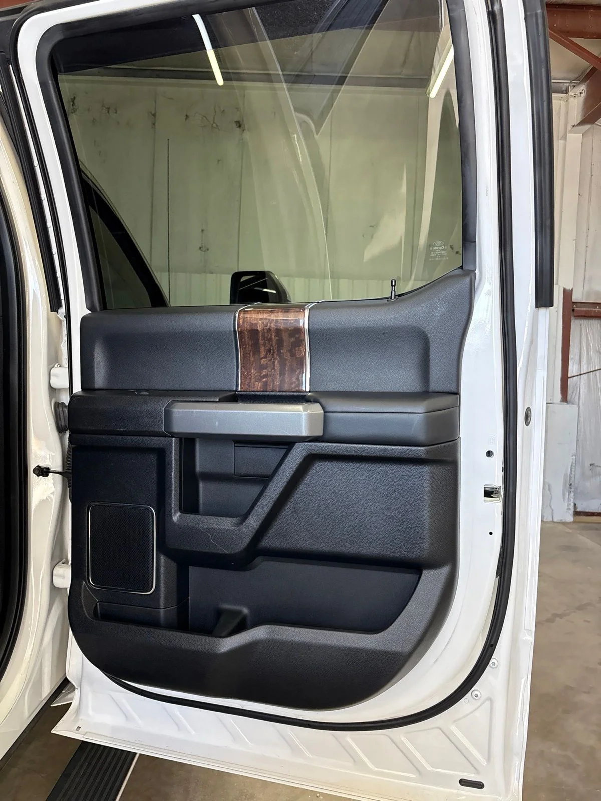 Used 2017 White Ford Platinum image 15