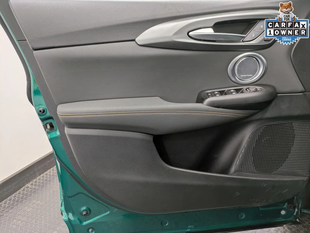 Used 2025  Alfa Romeo  image 8