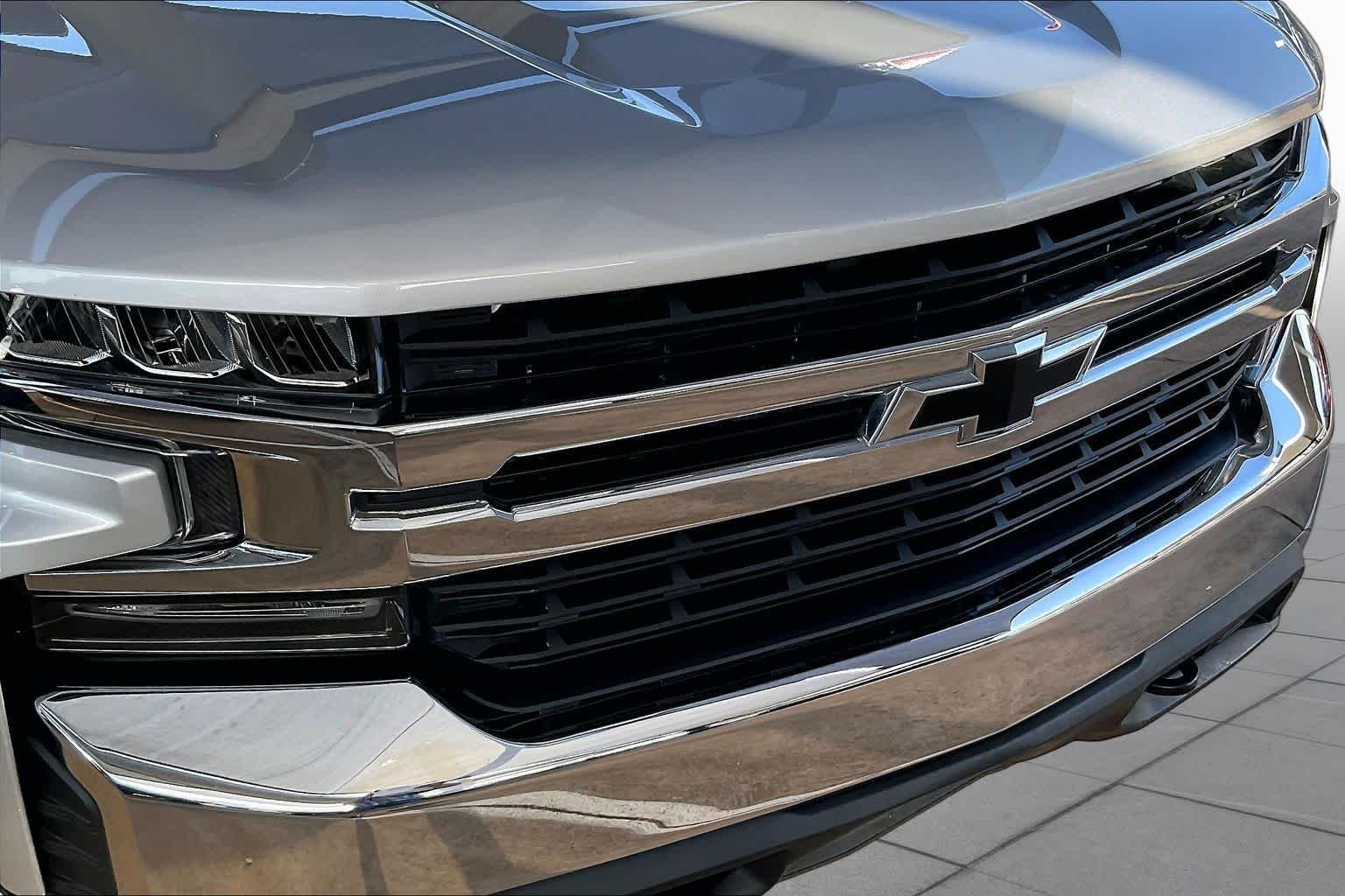 Used 2019 Silver Ice Metallic Chevrolet LT image 28