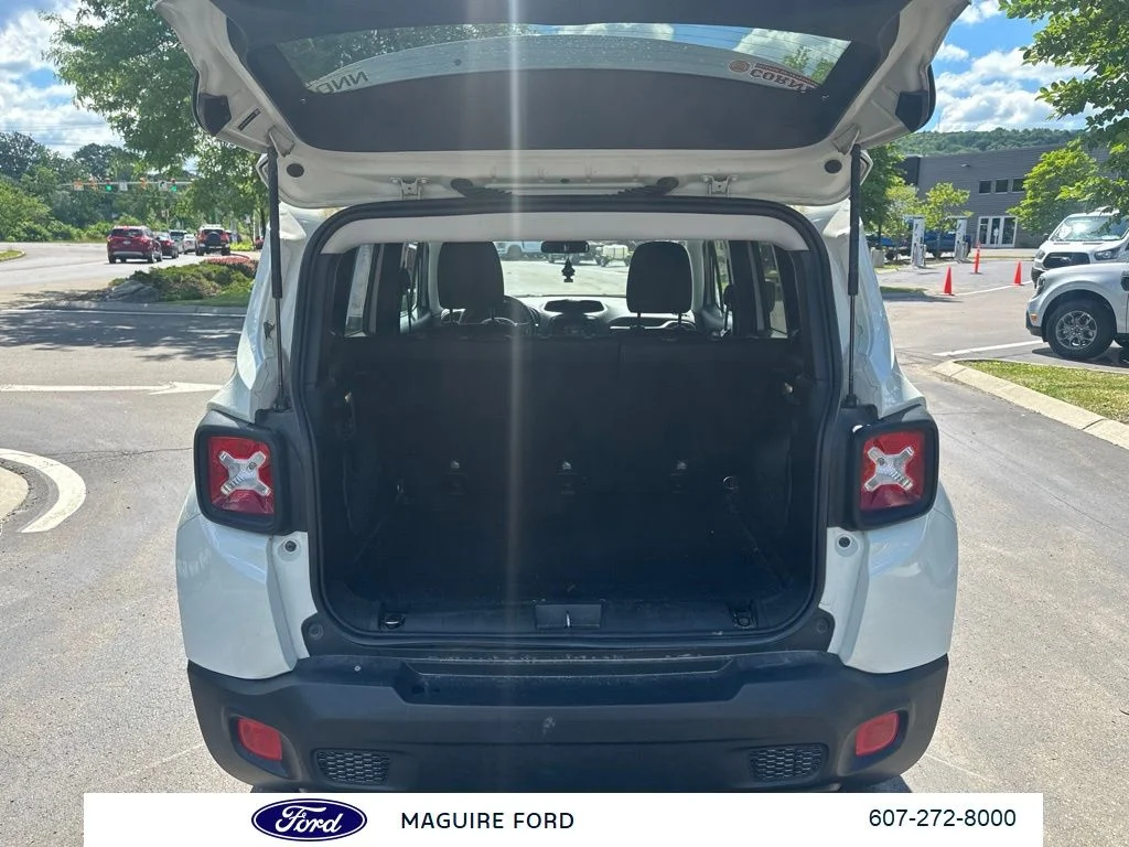 Used 2017 White Jeep Latitude image 12