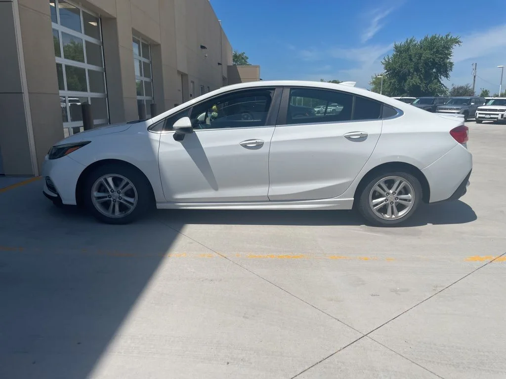 Used 2017 White Chevrolet LT image 4