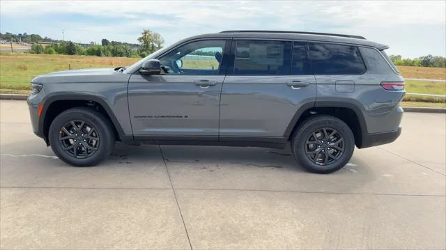 New 2027 Sting-Gray Clear-Coat Paint Jeep Laredo Altitude image 6
