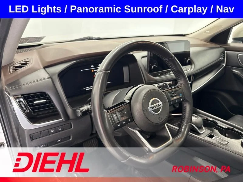 Used 2021 Gold Nissan Platinum image 22