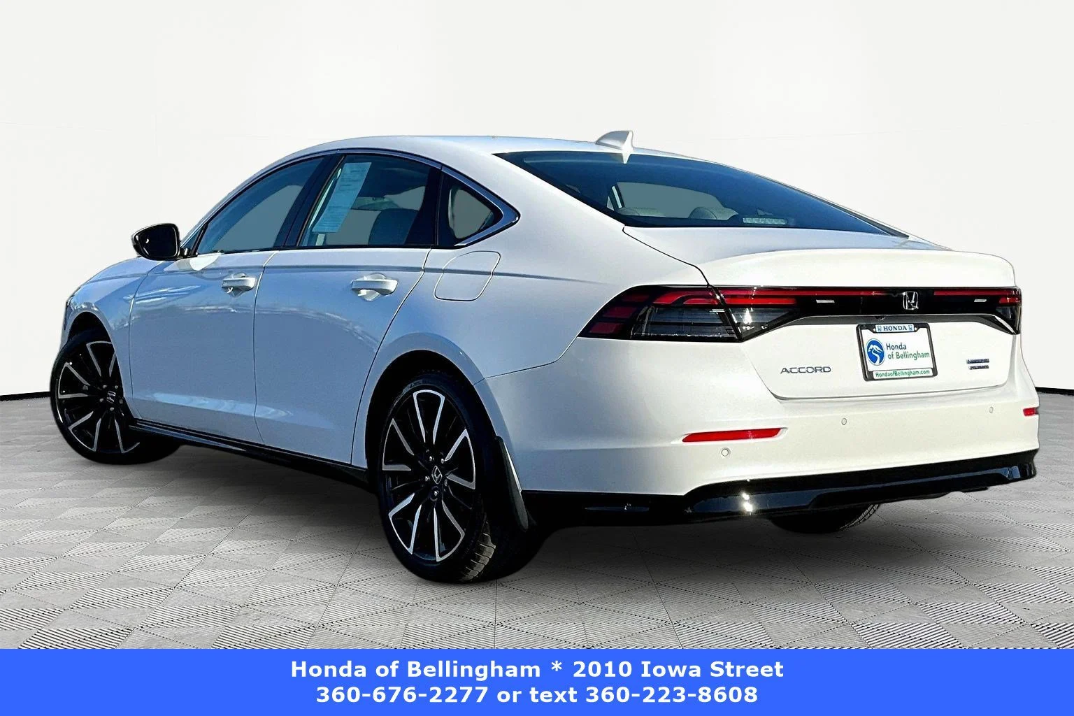 Certified Used 2025 Platinum White Pearl Honda HYBRID TOURING image 4