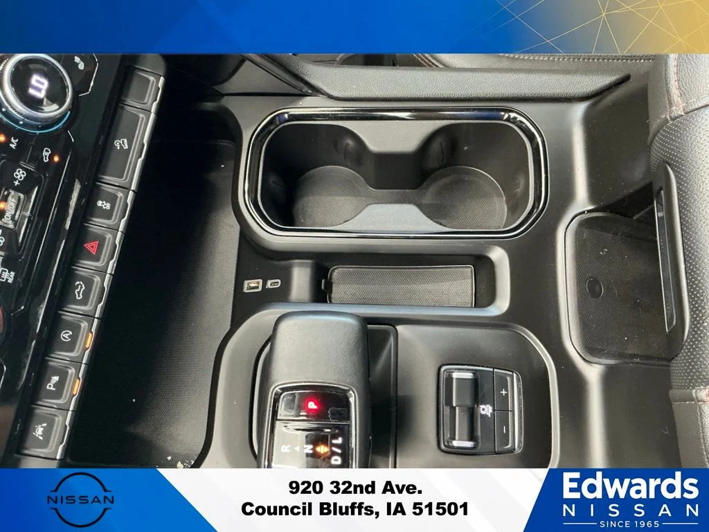 Used 2023 White GMC AT4 image 28