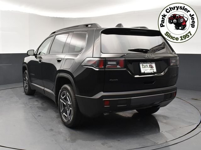 New 2026 Diamond Black Crystal Pearl-Coat Exterior Paint Jeep Limited image 4