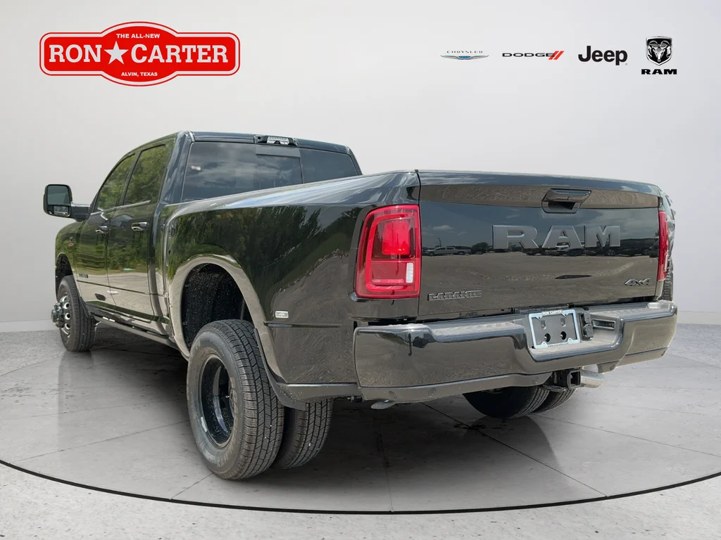 New 2026 Diamond Black Crystal Pearl-Coat Exterior Paint RAM Laramie image 4