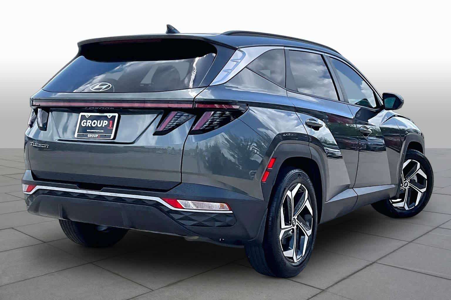 Used 2023 Amazon Gray Hyundai SEL image 12
