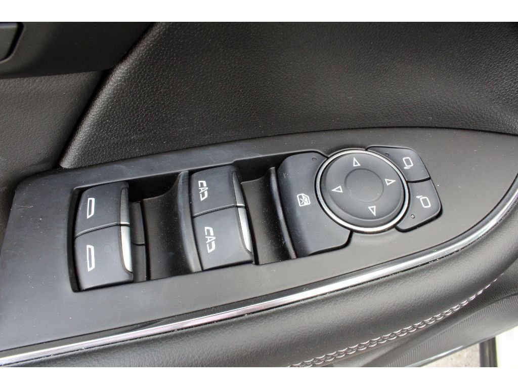 Used 2024 White Frost Tricoat Buick Avenir image 3