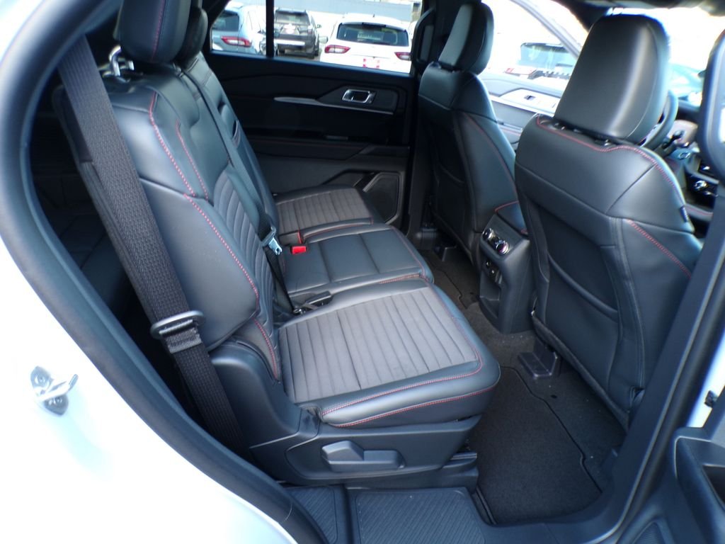 New 2026 Space White Metallic Ford ST-Line image 28