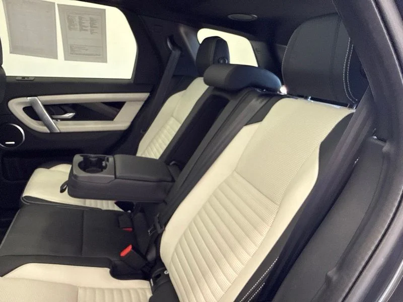 Used 2022  Land Rover SE R-Dynamic image 18