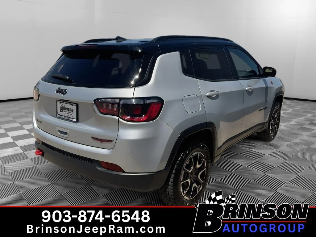 Used 2025 Silver Zynith Metallic Clearcoat Jeep Trailhawk image 7