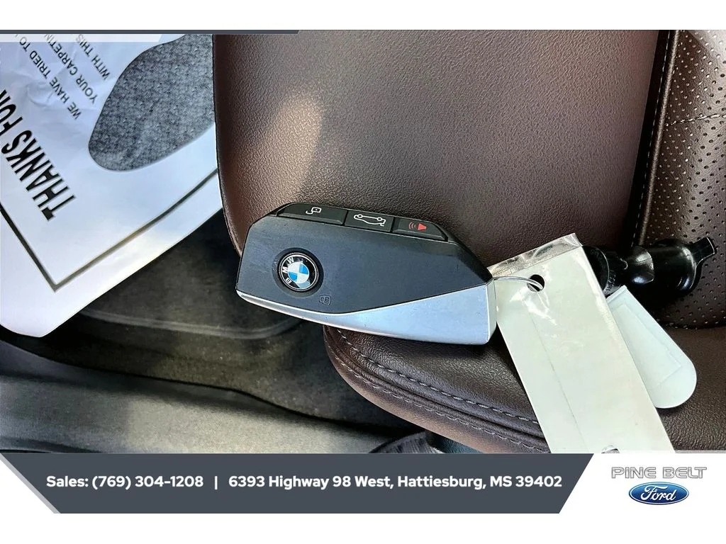 Used 2025 Space Silver Metallic BMW xDrive28i image 9