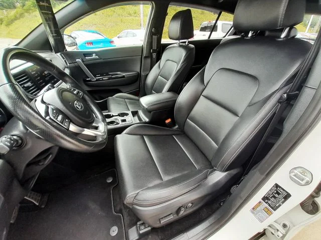 Used 2022 White Kia Nightfall image 38