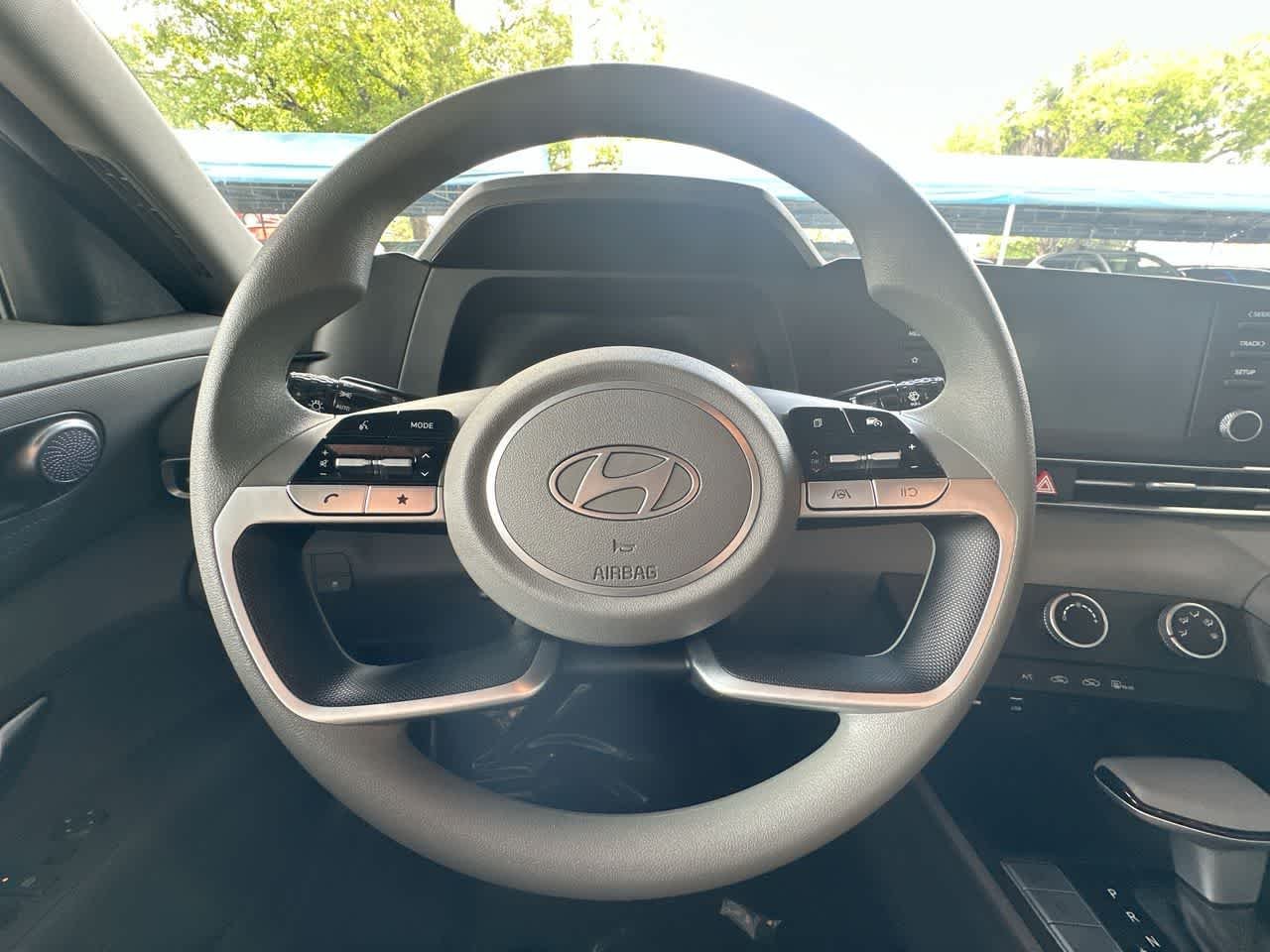 Certified Used 2025 Amazon Gray Hyundai SE image 15