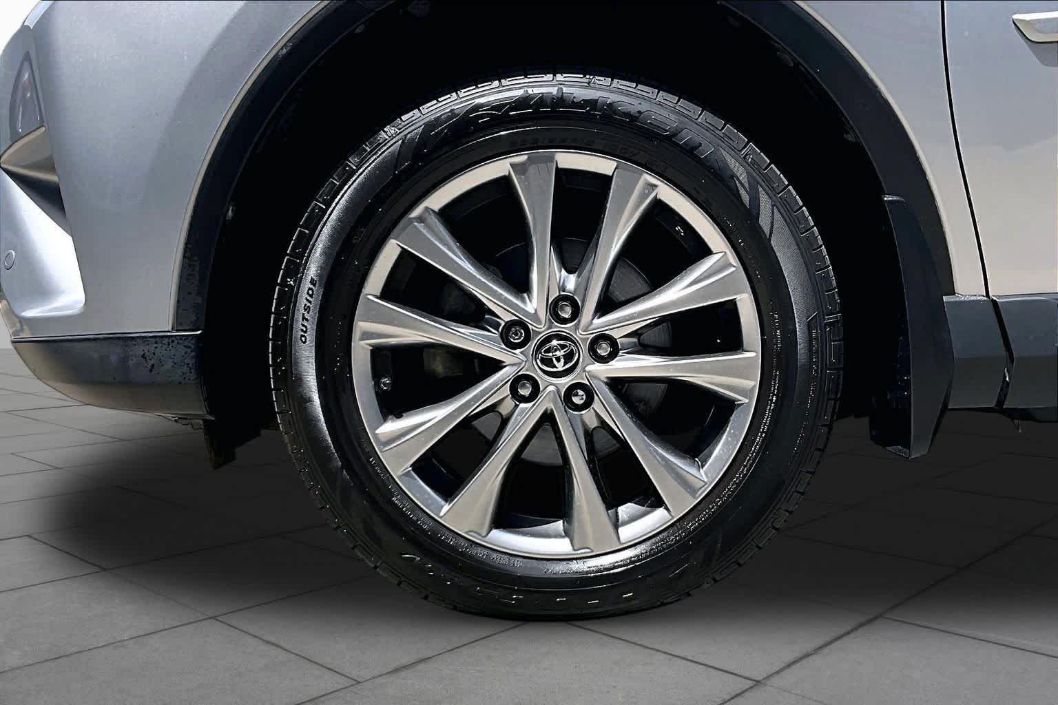 Used 2017 Silver Sky Metallic Toyota Limited image 11