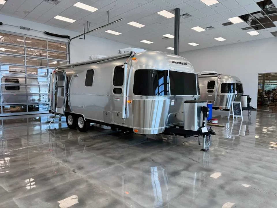 New 2027 SILVER AIRSTREAM  image 4