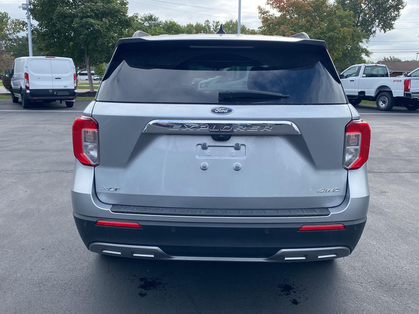 Used 2023 Iconic Silver Ford XLT image 9