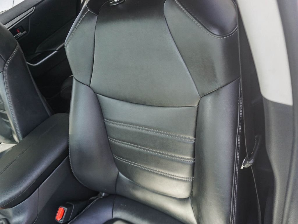 Used 2022 White Toyota XLE Premium image 20