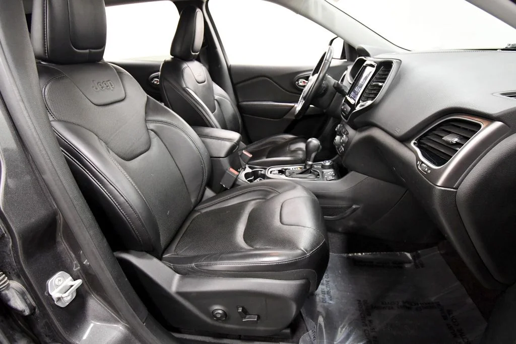 Used 2019 Gray Jeep Limited image 17