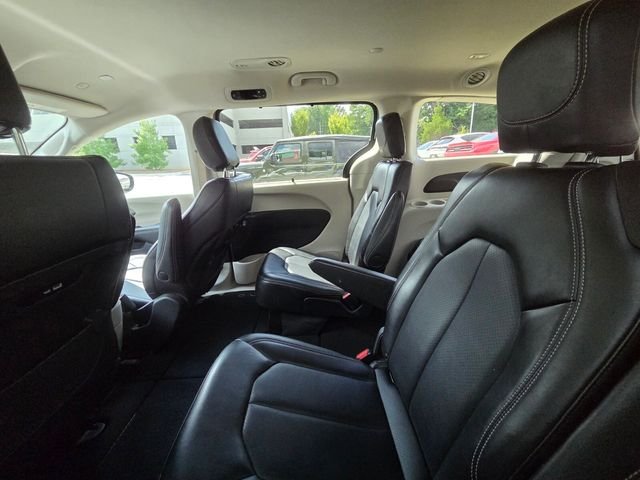 Used 2024 Silver Chrysler Touring L image 7