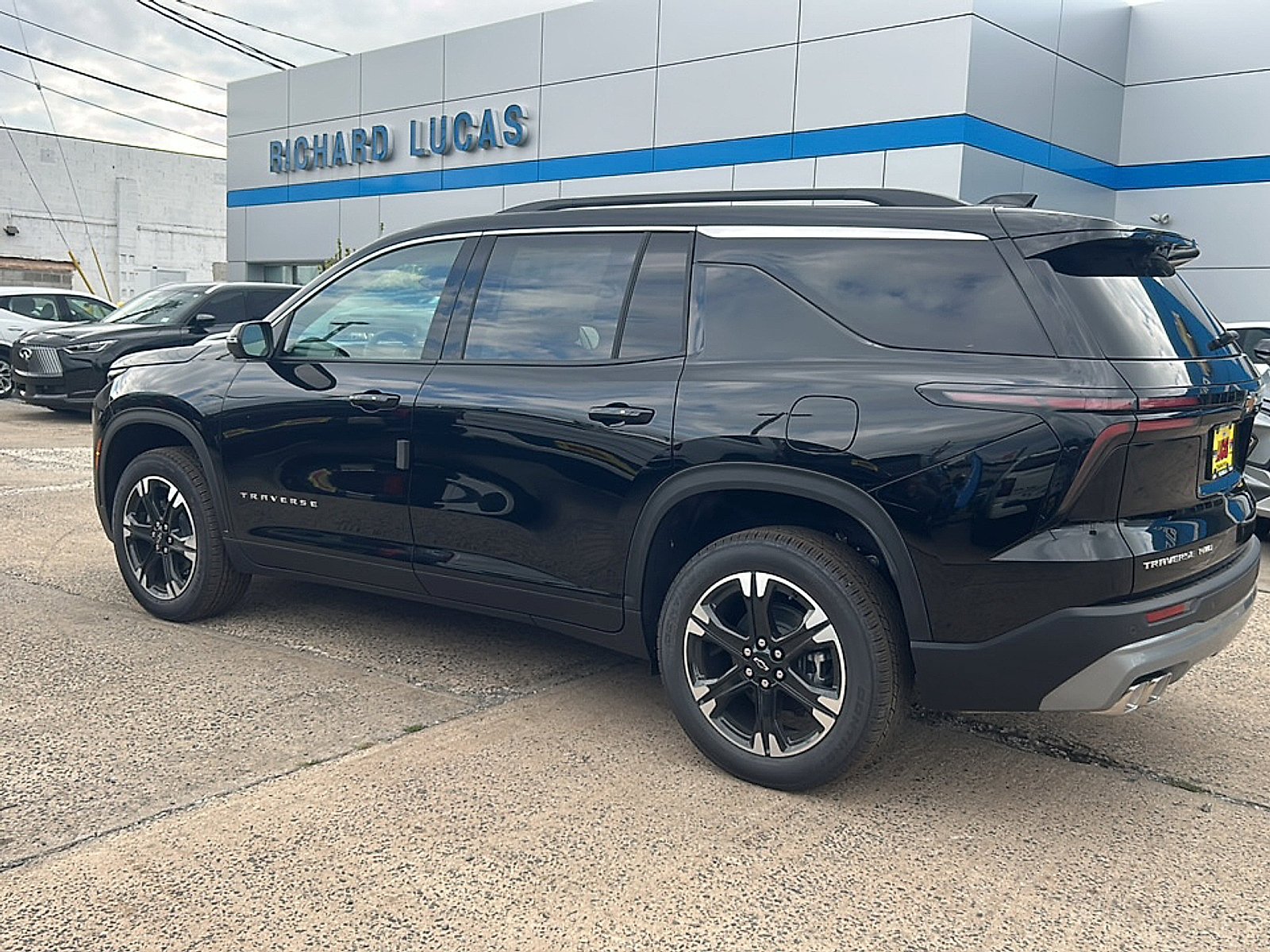 2027 Chevrolet Traverse LT - Photo 6