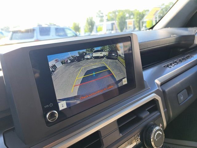 Used 2025  Toyota SR5 image 17